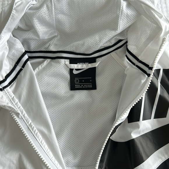 Nike Windbreaker - Picture 3 of 3